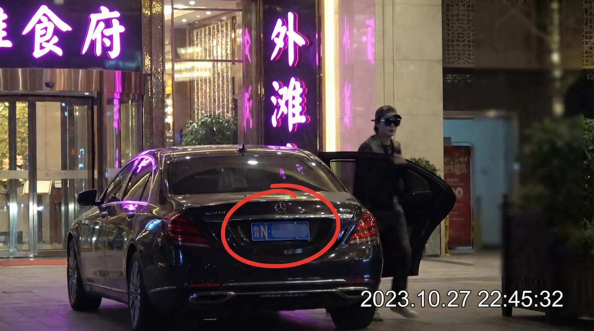 黄色仓库-最新完整版免费视频|高清成人资源|免费下载 - 豪车餐厅外被拍
